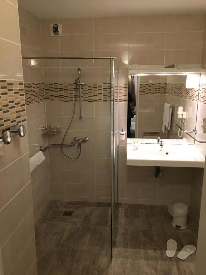 Logis Hotel Les Nympheas Chaufour-lès-Bonnières Dış mekan fotoğraf