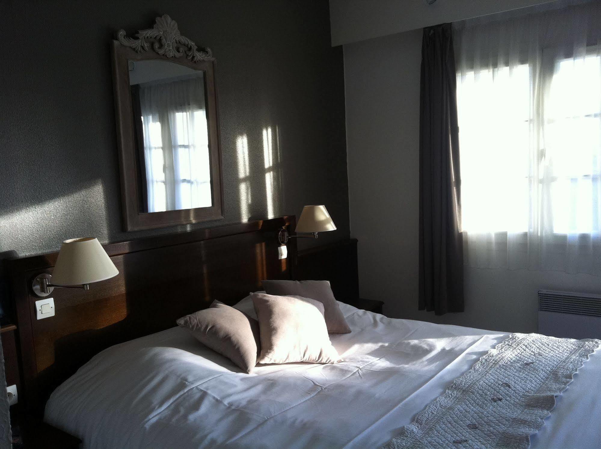 Logis Hotel Les Nympheas Chaufour-lès-Bonnières Dış mekan fotoğraf